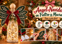 Ángel navideño luminoso hecho con botella de vidrio, macramé, alas verdes de fieltro y luces LED cálidas.